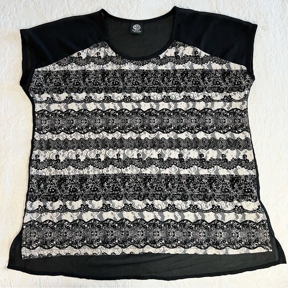 Bobeau Sheer Lace Blouse Black and Cream Boxy Oversized Lightweight Top - Picture 5 of 6